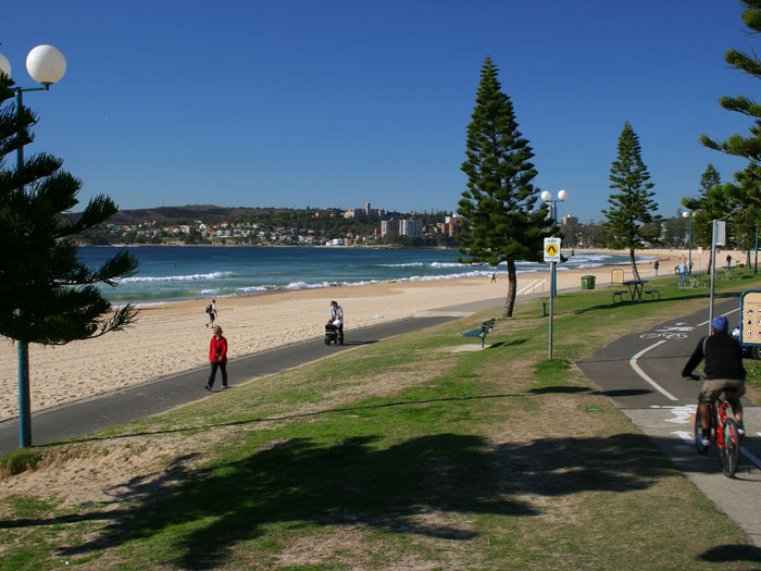 Wlak & Cycle Way Along Manly Beach Front